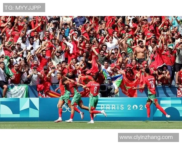 足球明星墙通道海报展现球场魅力与偶像风采的视觉盛宴 足球明星墙通道海报展现球场魅力与偶像风采的视觉盛宴