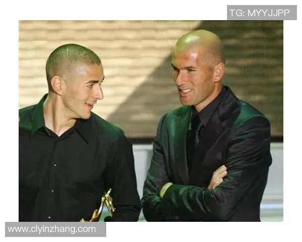 从贫困到辉煌足球明星家境的蜕变与对比分析